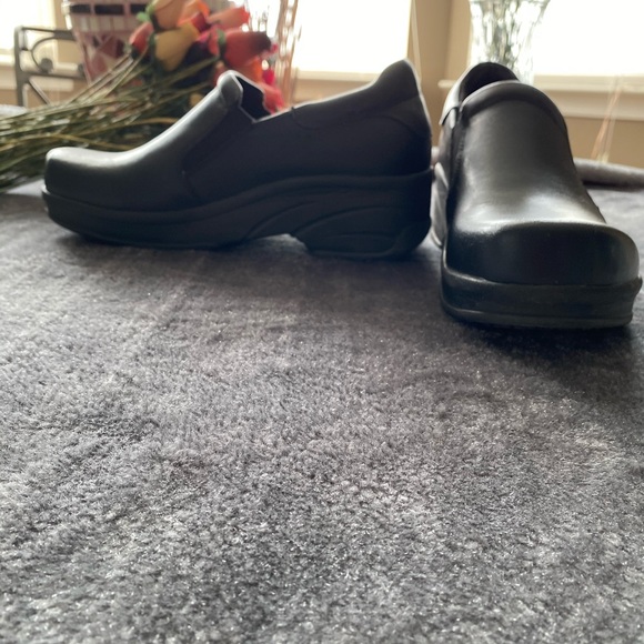 Easy street  Appreciate Work Shoes - Picture 2 of 3